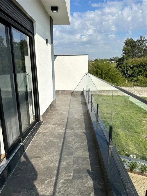 Condomínio London Park – Indaiatuba/SP - Uma casa simplesmente encantadora, em uma das posições mais desejadas do Condomínio London Park, com fundo para a mata, proporcionando privacidade, tranquilidade e uma conexão incrível com a natureza. Terreno: 318,12 m² - Área construída: 265,09 m²