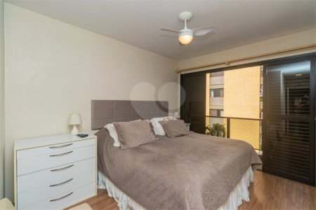 Apartamento à venda com 3 quartos, sendo 1 suíte, em Moema, São Paulo, SP
