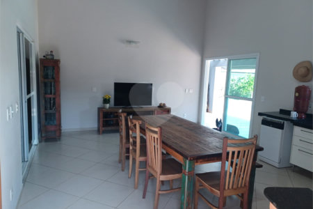 Casa à venda com 2 quartos, sendo 1 suíte, no condomínio Terras de Mont Serrat, Salto - SP