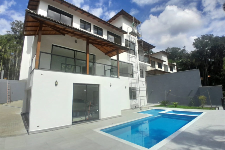 Casa à venda ou para alugar com 3 suítes no condomínio Sausalito, Mairiporã - SP