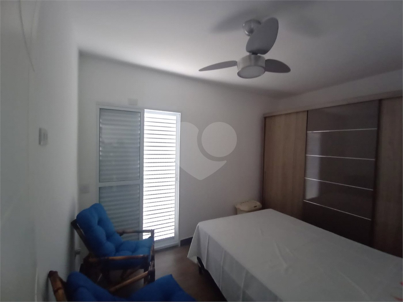 Sobrado à venda com 4 quartos, sendo 1 suíte, em Tremembé, São Paulo, SP