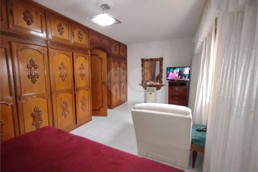 Casa à venda com 3 quartos, sendo 1 suíte, no condomínio Vila Paiva, São Paulo - SP