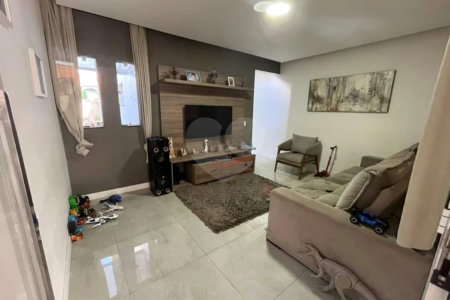 Sobrado à venda com 3 quartos, sendo 1 suíte,  em Vila Nova Cintra, Mogi das Cruzes, SP