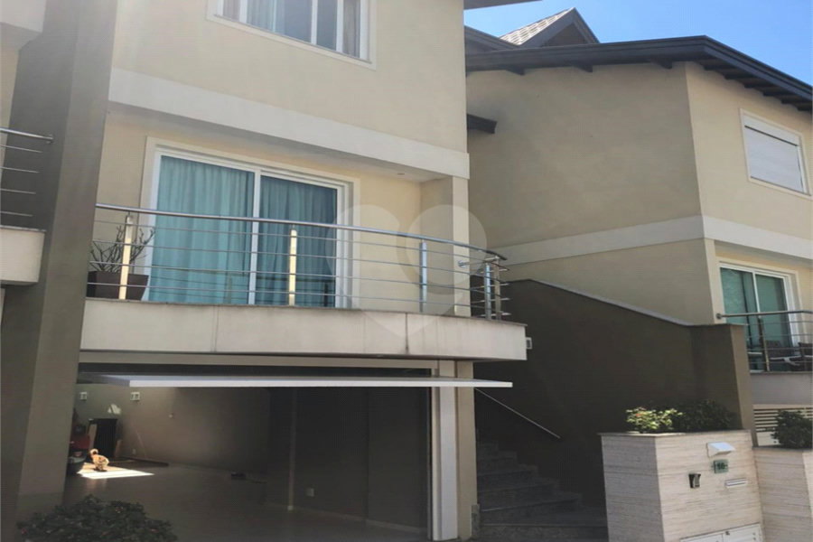 Casa à venda com 4 quartos, sendo 2 suítes, no condomínio Florada da Serra, São Paulo - SP