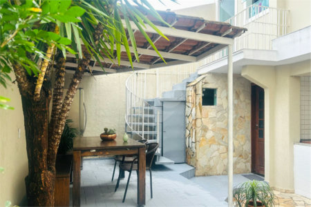 Casa à venda com 3 quartos, sendo 1 suíte, em Vila Cordeiro, São Paulo, SP