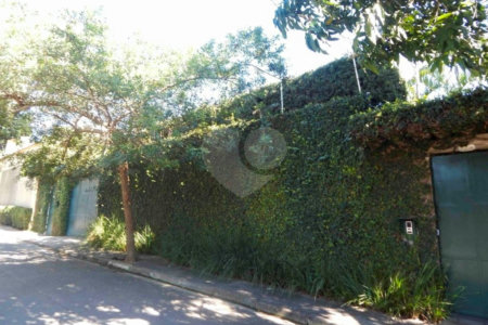 Casa Térrea à venda com 3 quartos, sendo 1 suíte,  em Chácara Monte Alegre, São Paulo, SP
