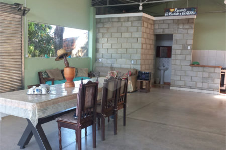 Casa à venda com 2 quartos em Vila Matias, Alambari, SP