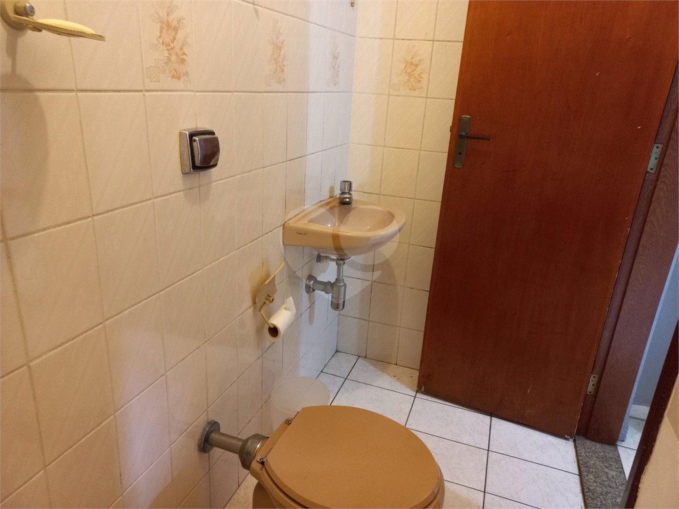 Sobrado à venda com 4 quartos, sendo 3 suítes, em Cidade São Francisco, São Paulo, SP