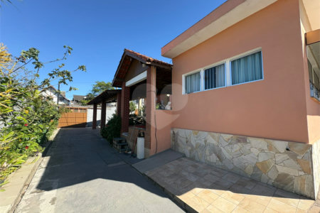 Casa Térrea à venda com 3 quartos em Vila Áurea, Poá, SP