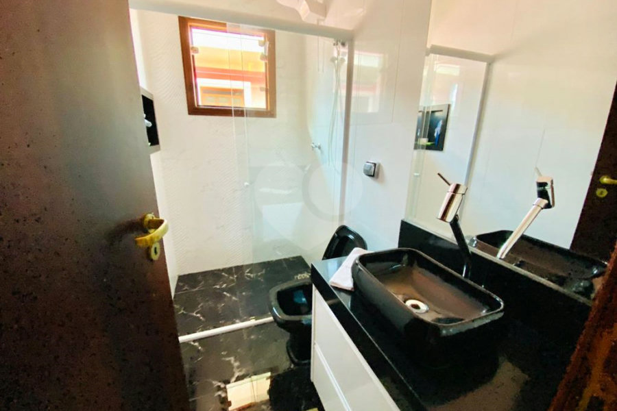 Sobrado à venda com 3 quartos, sendo 1 suíte, em Tremembé, São Paulo, SP