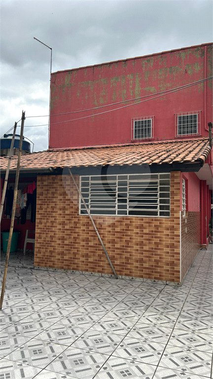 Sobrado à venda com 3 quartos, sendo 2 suítes,  em Vila Lúcia, Poá, SP