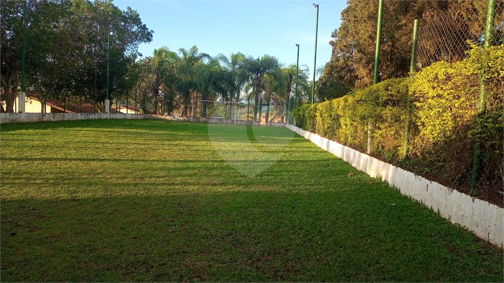 Casa à venda com 4 quartos, sendo 1 suíte,  no condomínio Village da Serra, Araçoiaba da Serra - SP
