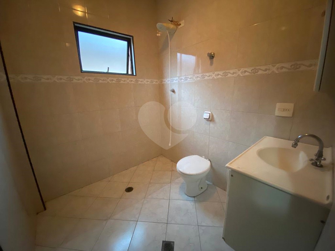 Casa à venda com 3 quartos, sendo 1 suíte, em Vila Valença, São Vicente, SP