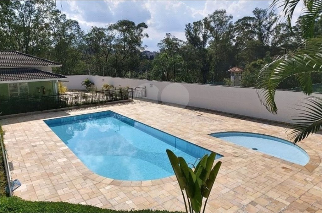 Casa à venda com 3 quartos, sendo 1 suíte,  no condomínio Liberty Village, São Paulo - SP