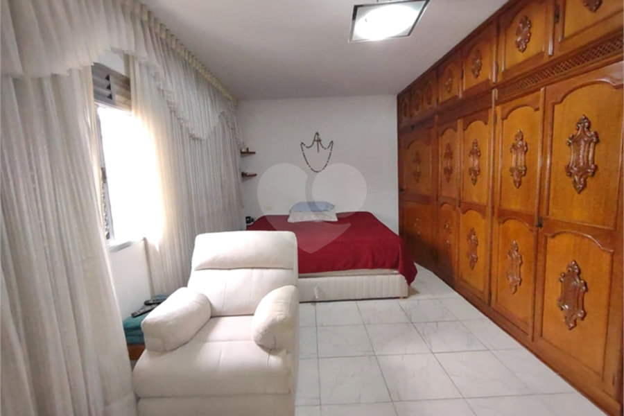 Casa à venda com 3 quartos, sendo 1 suíte, no condomínio Vila Paiva, São Paulo - SP