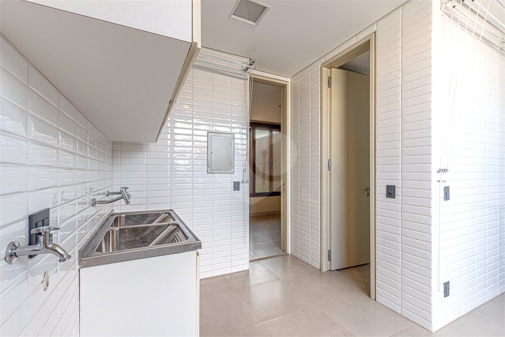Casa à venda com 4 quartos, sendo 3 suítes, em Vila Nova Conceição, São Paulo, SP