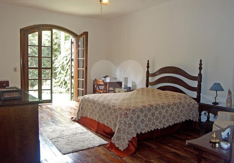 Casa à venda com 5 quartos, sendo 4 suítes, em Alto da Boa Vista, São Paulo, SP