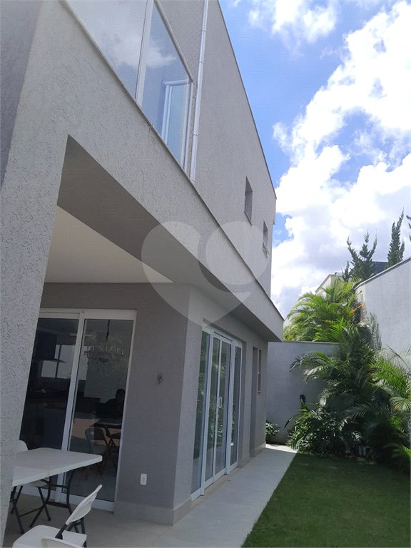 Casa à venda com 3 suítes em Moinho Velho, Cotia, SP