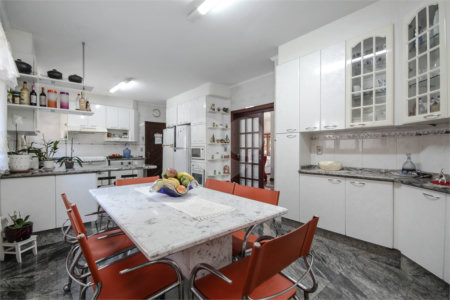 Casa à venda com 4 quartos, sendo 3 suítes, em City América, São Paulo, SP