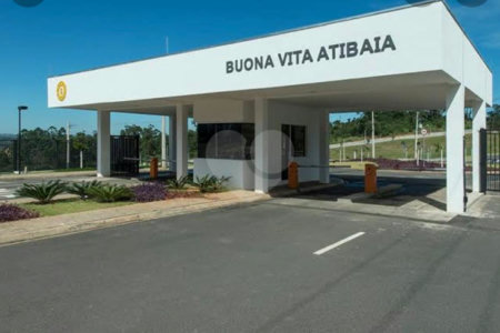 Sobrado à venda com 3 suítes em Chácaras Maringá, Atibaia, SP