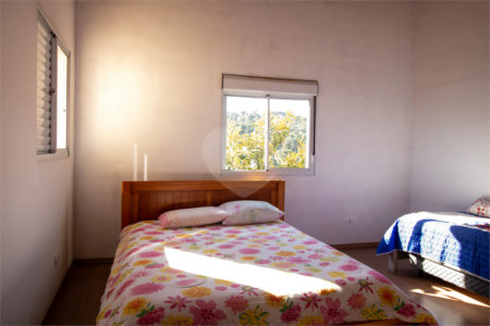 Sobrado à venda com 4 quartos, sendo 1 suíte,  em Vila Aguiar, São Roque, SP