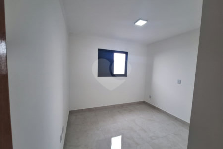 Sobrado à venda com 3 quartos, sendo 1 suíte, em Vila São Geraldo, São Paulo, SP