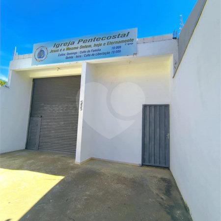 Imóvel disponível para venda com excelente localização e grande potencia, tambèm gerando uma renda passiva todos meses com contrato de aluguel ativo. Salão Comercial Perfeito para quem busca conforto, praticidade e um ótimo investimento