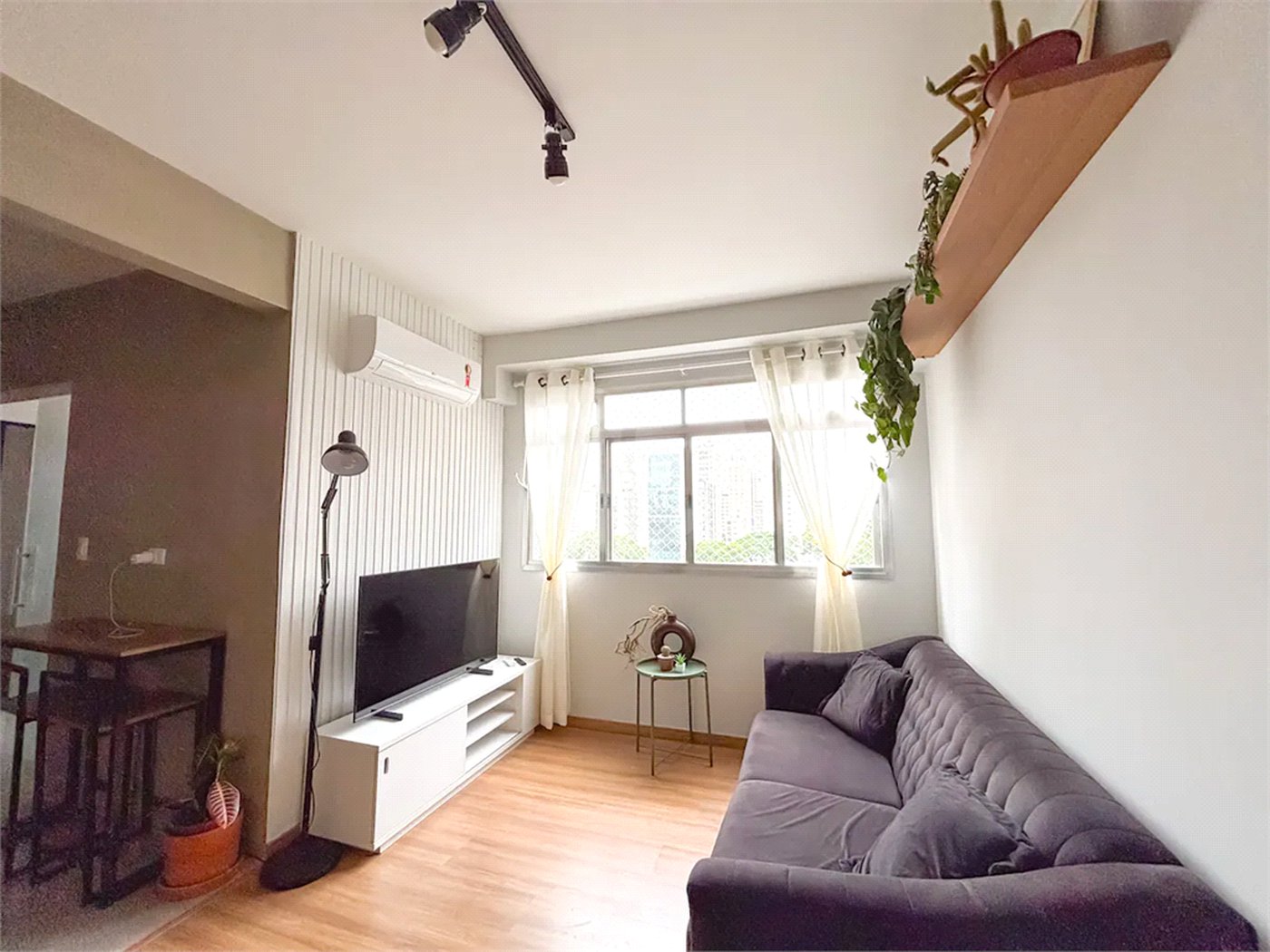 Apartamento de 80m² a venda e locação em Moema - 02 dorm, 02 Banheiros 01 Vaga