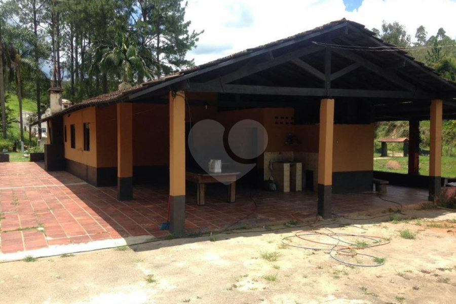 Casa à venda com 6 quartos, sendo 2 suítes,  em Roseira, Mairiporã, SP