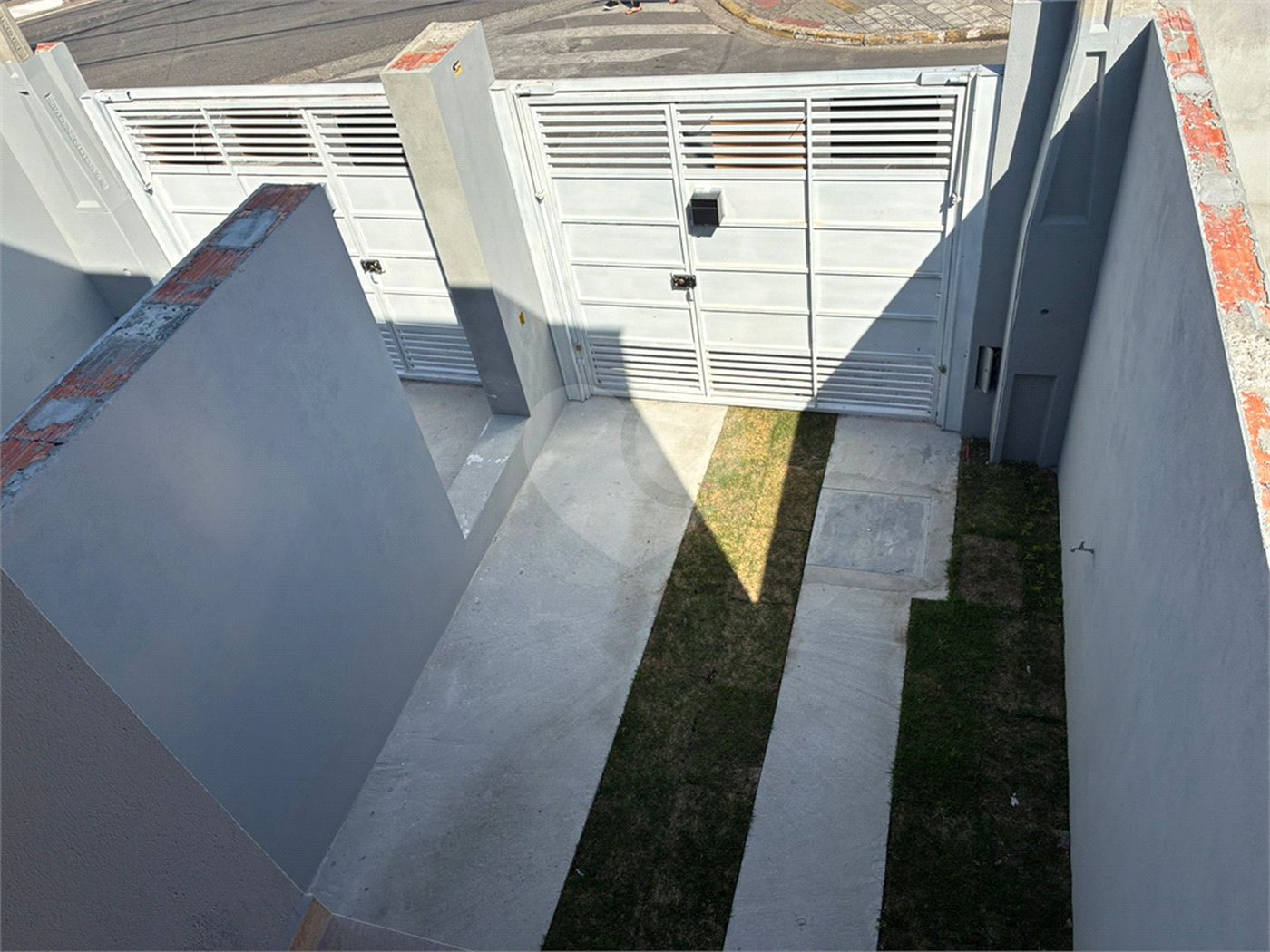 Sobrado à venda com 3 quartos, sendo 1 suíte, em Calmon Viana, Poá, SP