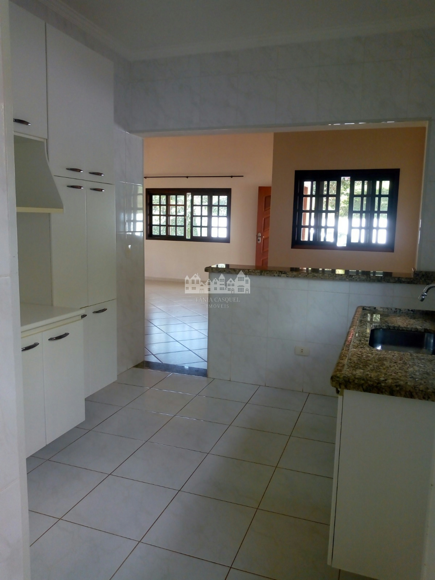 Casa para alugar com 3 quartos, sendo 1 suíte, em Vila Petrópolis, Atibaia, SP