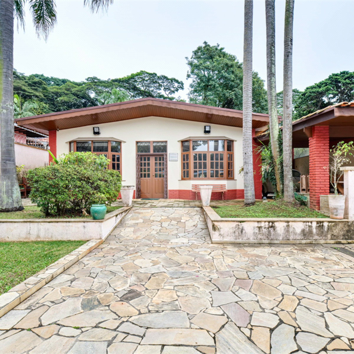 Casa à venda com 3 quartos, sendo 2 suítes, em Alto da Boa Vista, São Paulo, SP