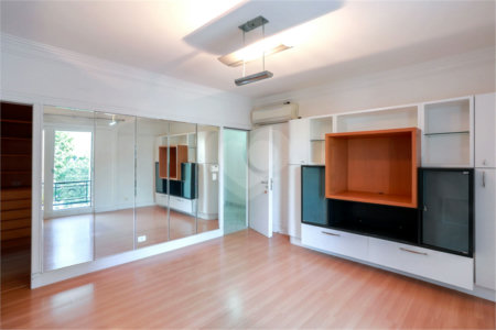 Casa à venda ou para alugar com 4 suítes em Jardim Panorama, São Paulo, SP