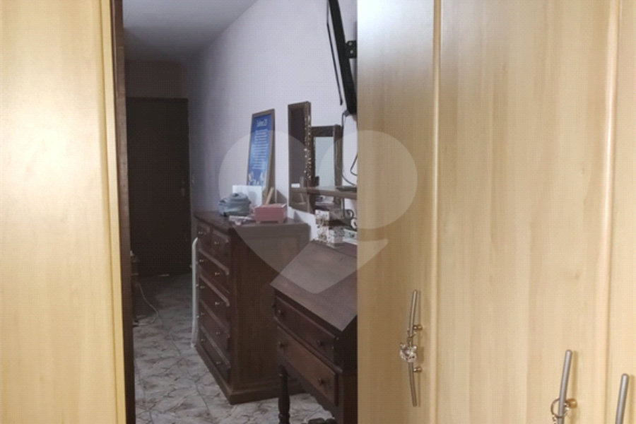 Sobrado à venda com 4 quartos, sendo 1 suíte, em Horto, São Paulo, SP