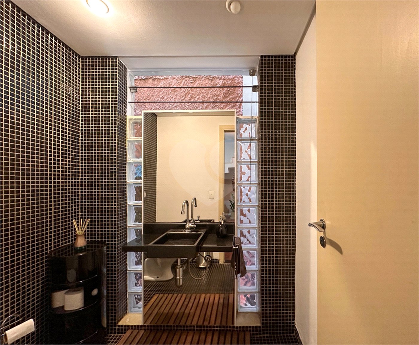 Casa à venda com 3 quartos, sendo 1 suíte,  no condomínio Barão do Triunfo, São Paulo - SP
