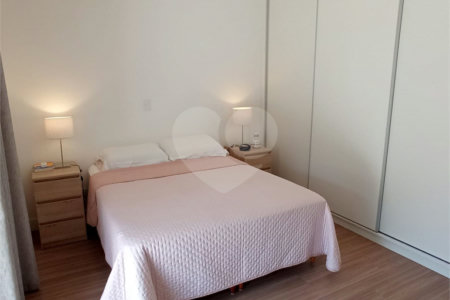 Sobrado à venda com 3 quartos, sendo 1 suíte, em Bosque da Saúde, São Paulo, SP