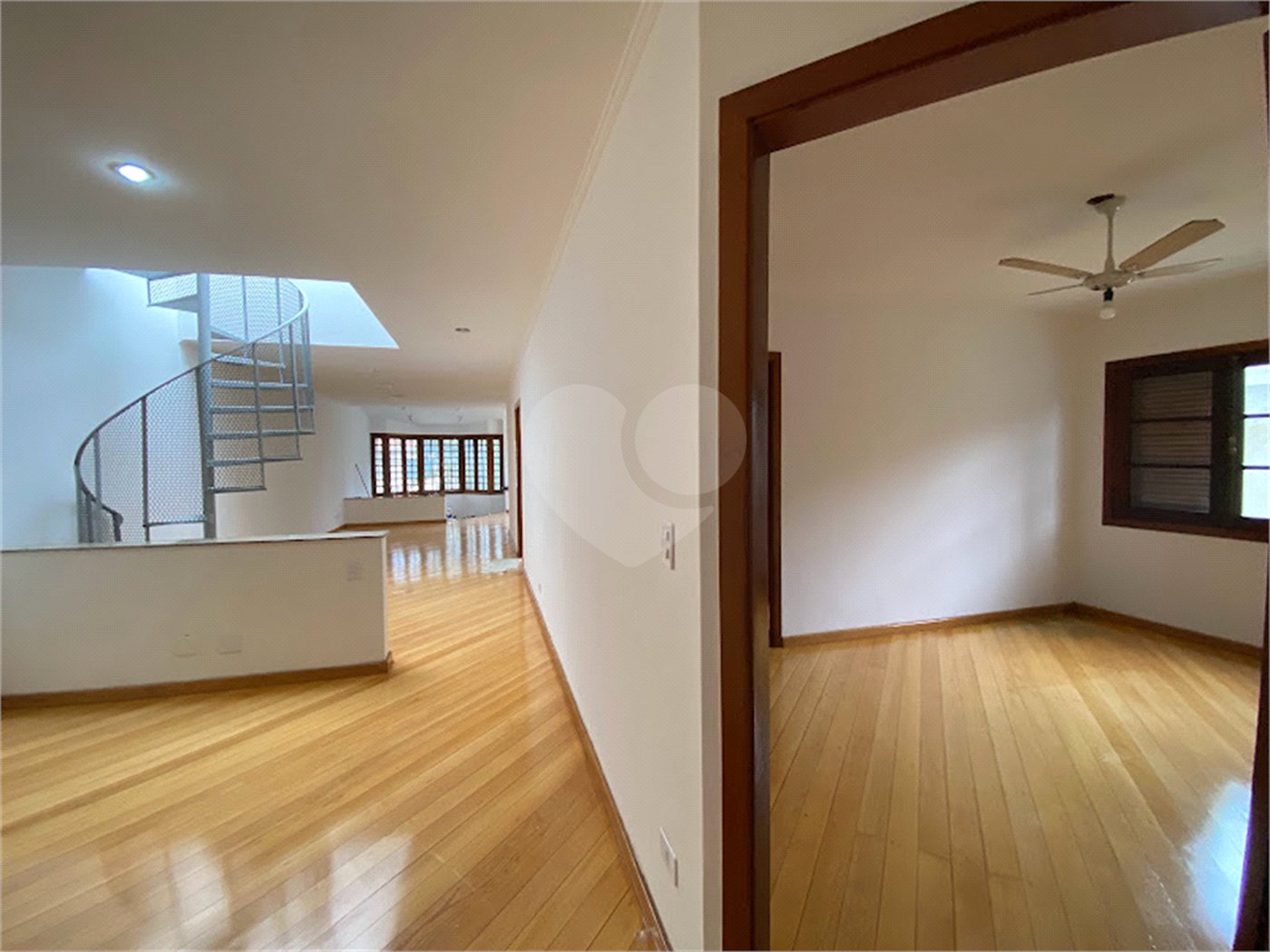 Sobrado à venda com 7 quartos, sendo 2 suítes, em Brooklin Paulista, São Paulo, SP