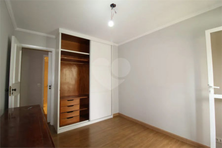 Apartamento à venda com 3 quartos, sendo 1 suíte,  em Vila Uberabinha, São Paulo, SP