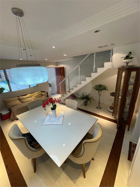 Casa à venda com 3 quartos, sendo 1 suíte, no condomínio Residencial Villagio Vitória, Guarulhos - SP
