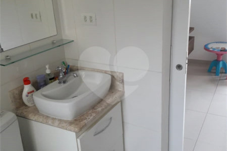 Casa à venda com 3 quartos, sendo 2 suítes, em Sé, São Paulo, SP
