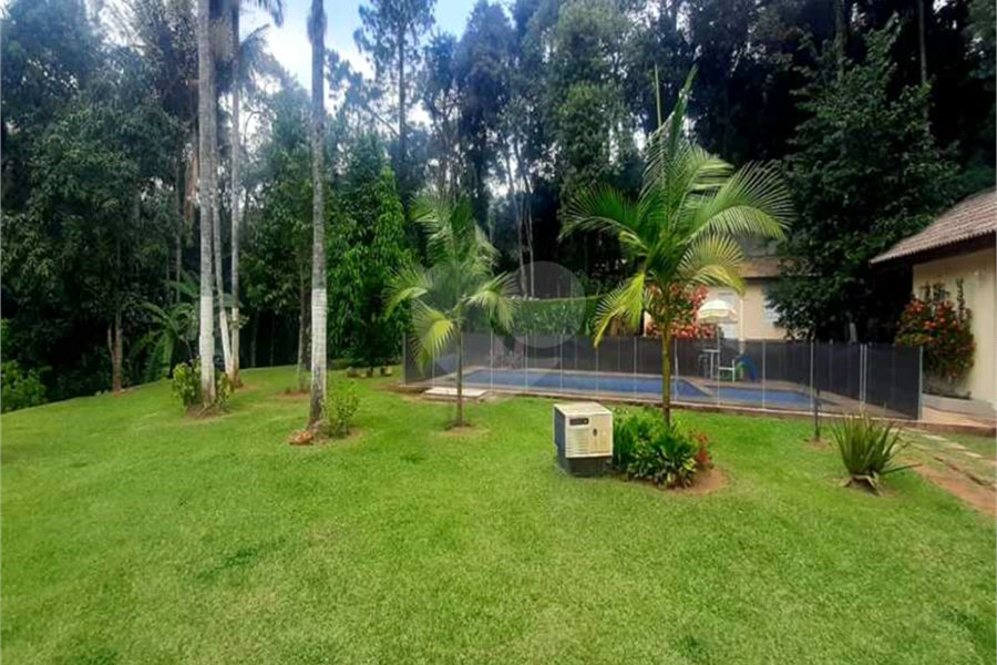 Sobrado à venda com 4 suítes em Serra da Cantareira, Mairiporã, SP