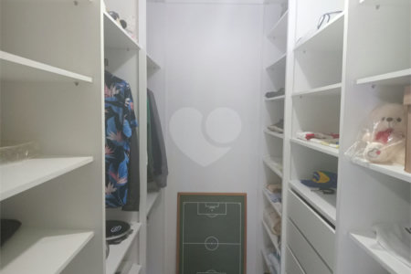 Casa à venda com 4 quartos, sendo 3 suítes, no condomínio Arco Iris, Atibaia - SP