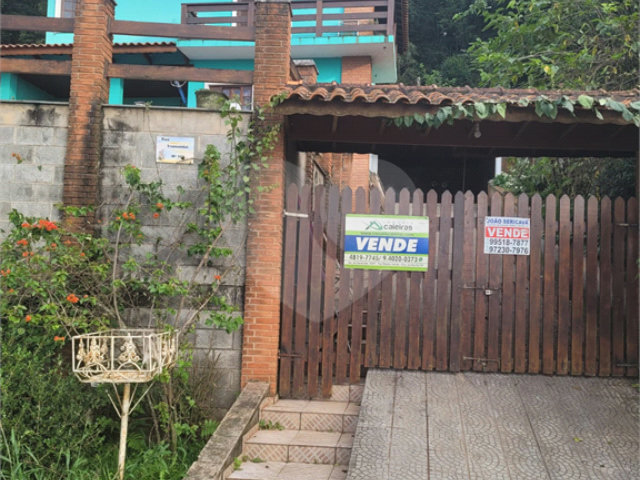 Casa à venda com 4 quartos, sendo 1 suíte,  no condomínio Parque Suiça, Caieiras - SP
