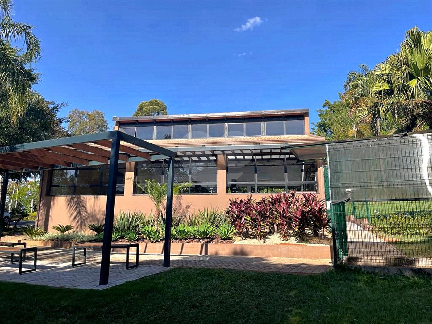 Casa à venda com 4 quartos, sendo 3 suítes,  no condomínio Terras de Santa Teresa, Itupeva - SP
