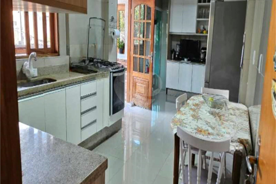 Sobrado à venda com 3 quartos, sendo 1 suíte, em Jardim Peri, São Paulo, SP