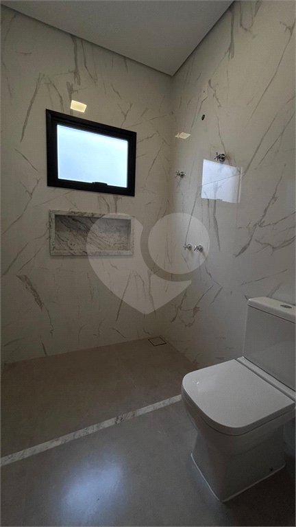 Casa à venda com 4 quartos, sendo 3 suítes, no condomínio Residencial Mont'alcino, Valinhos - SP