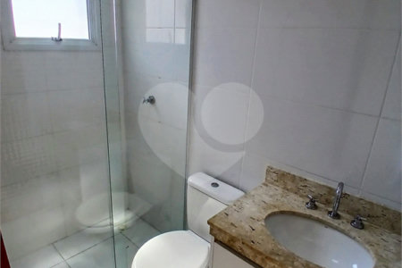 Sobrado à venda com 3 quartos, sendo 1 suíte,  em Parque Vitória, São Paulo, SP
