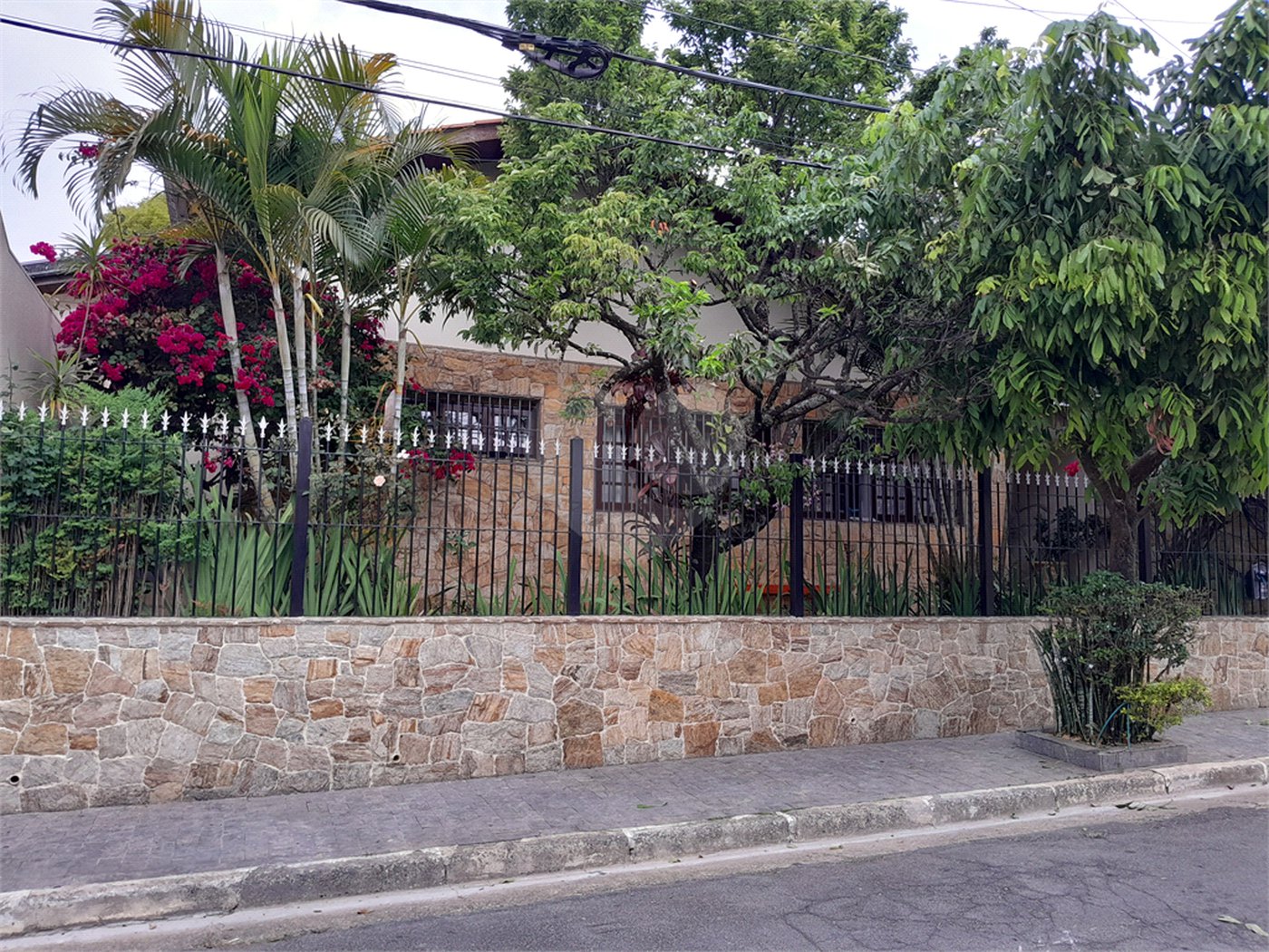 Casa Térrea à venda com 4 quartos, sendo 1 suíte, em Parque Continental, São Paulo, SP