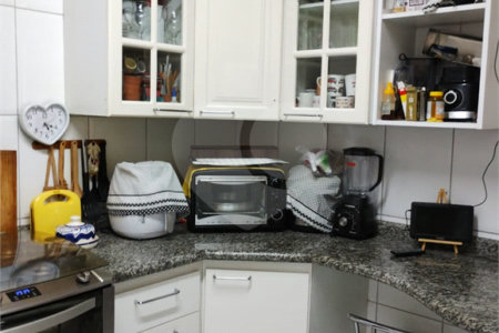 Sobrado à venda com 3 quartos, sendo 1 suíte,  em Vila Oliveira, Mogi das Cruzes, SP