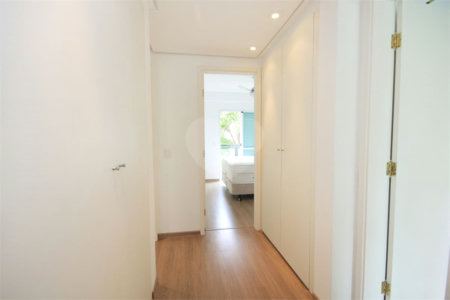 Apartamento à venda com 3 quartos, sendo 1 suíte, em Alto da Boa Vista, São Paulo, SP